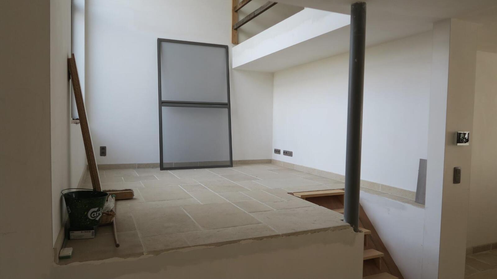 Welgelegen woning op ruim perceel van 1230 m² 