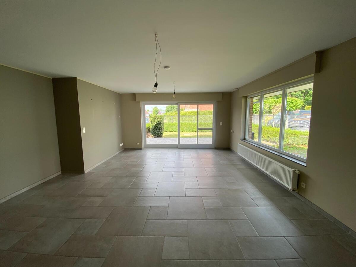 Rustig gelegen, energiezuinige gelijkvloerswoning met garage 