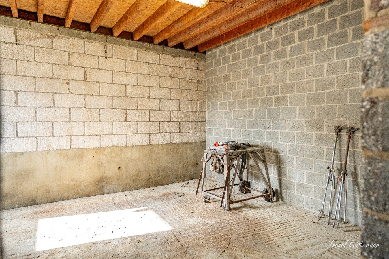 Woning met paardenstallen en buitenpiste op ca. 6,5ha te Bree 