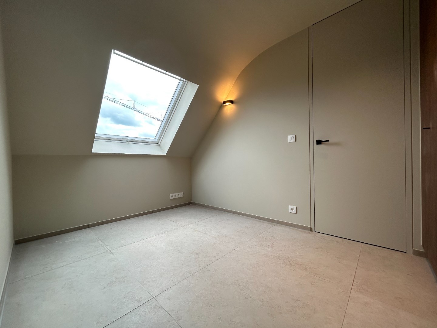 Prachtig dakappartement met 2 slaapkamers, nabij de markt van Geel! 