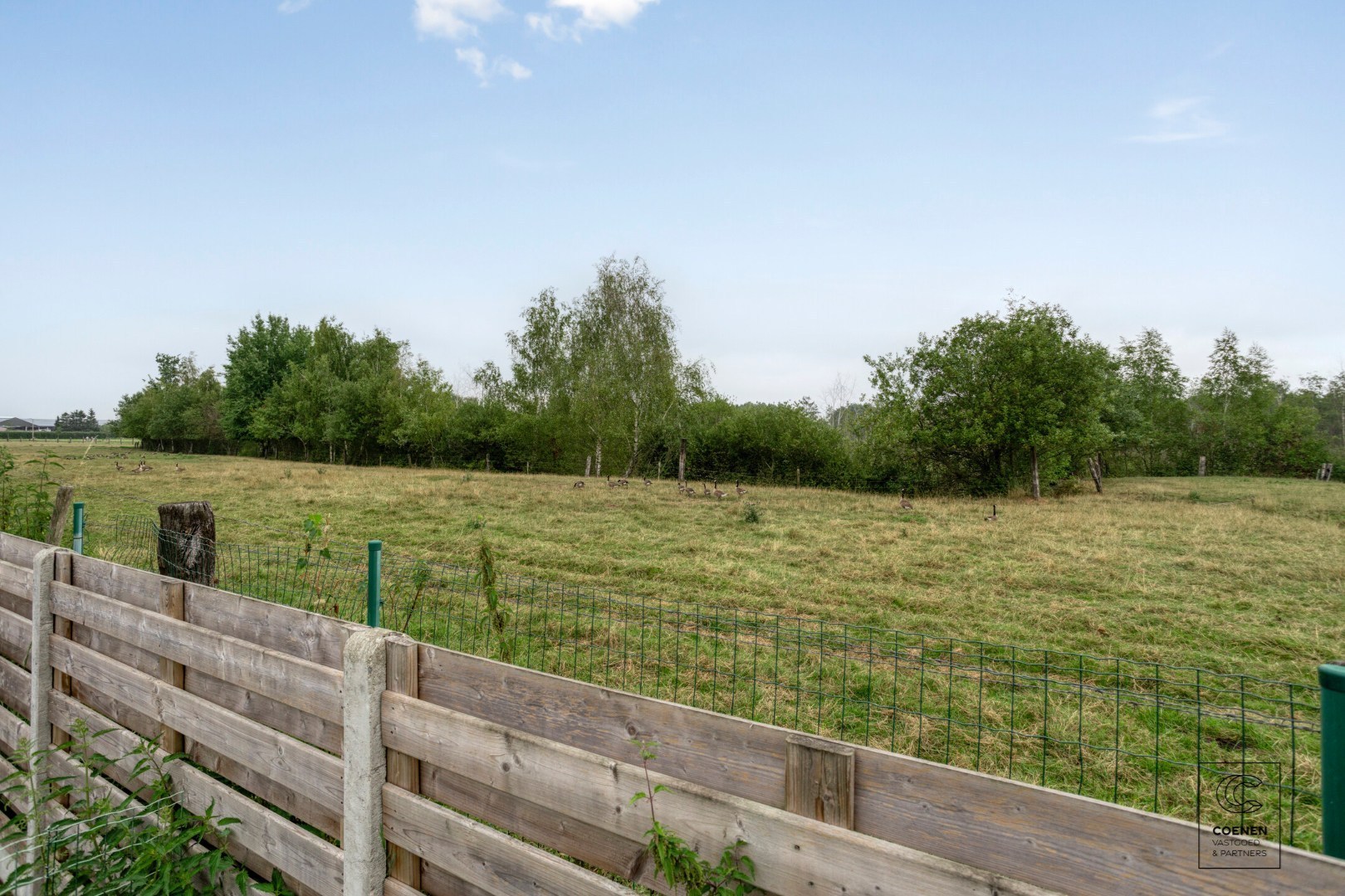 Zeer ruime en instapklare woning van 181 m², 4 slpk's en zeer leuke, zonnige tuin met prachtig uitzicht! 