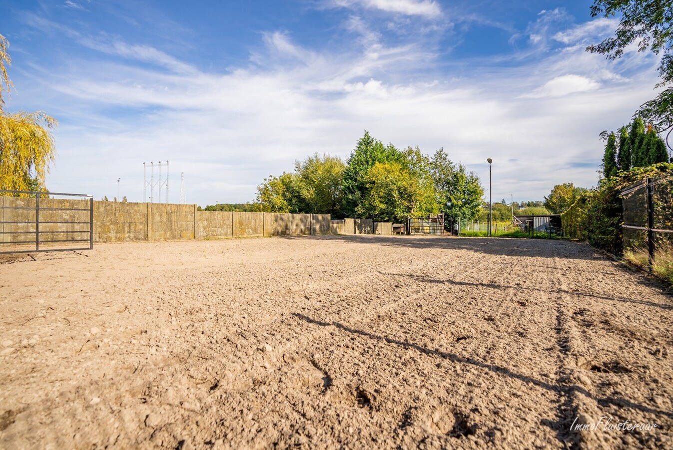 Charmante tweegezinswoning met paardenstallen op ca. 20 are in Bilzen 