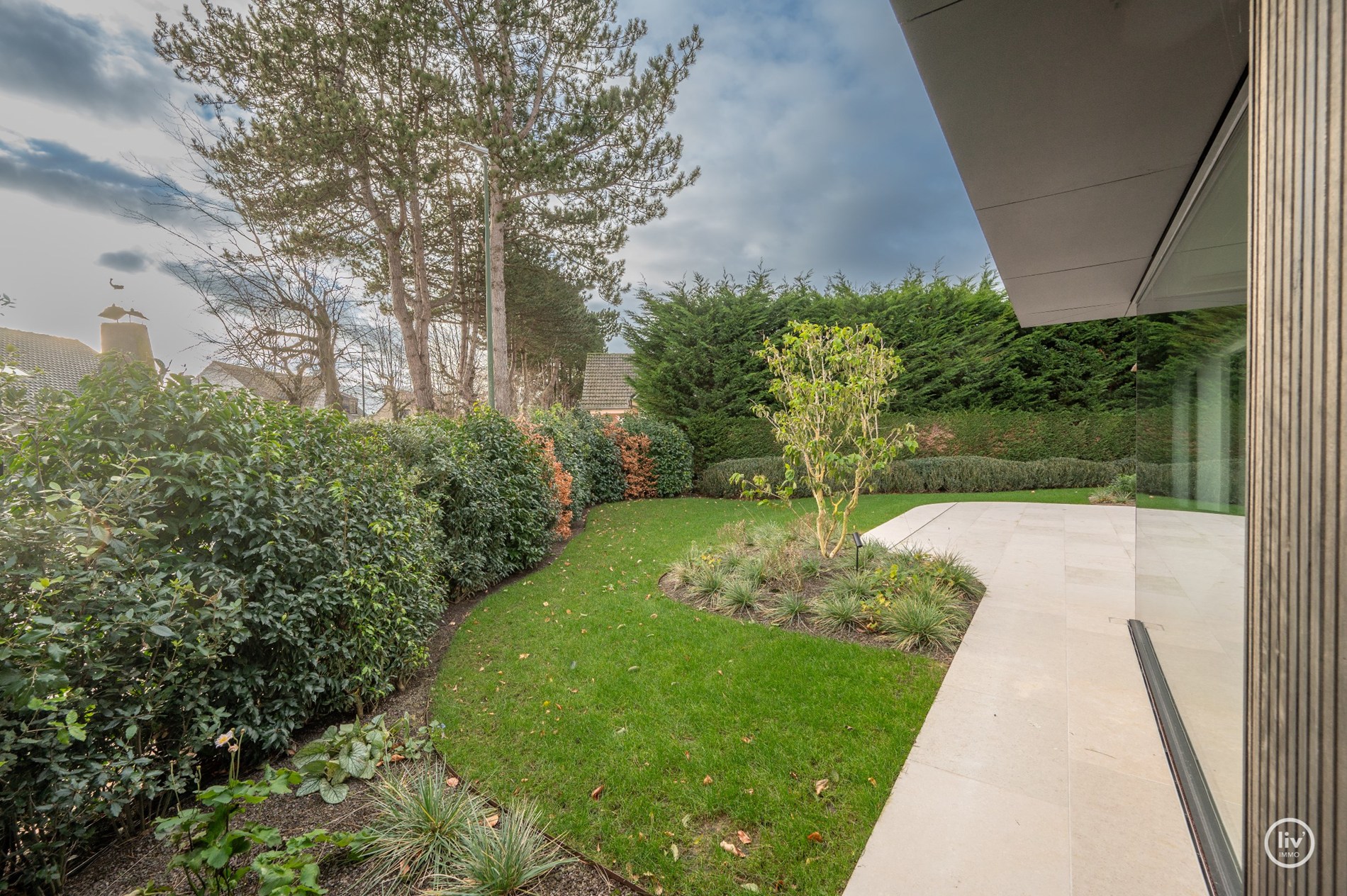 Superbe villa charmante, entièrement rénovée et joliment située dans un quartier résidentiel calme à proximité du centre de Knokke. 