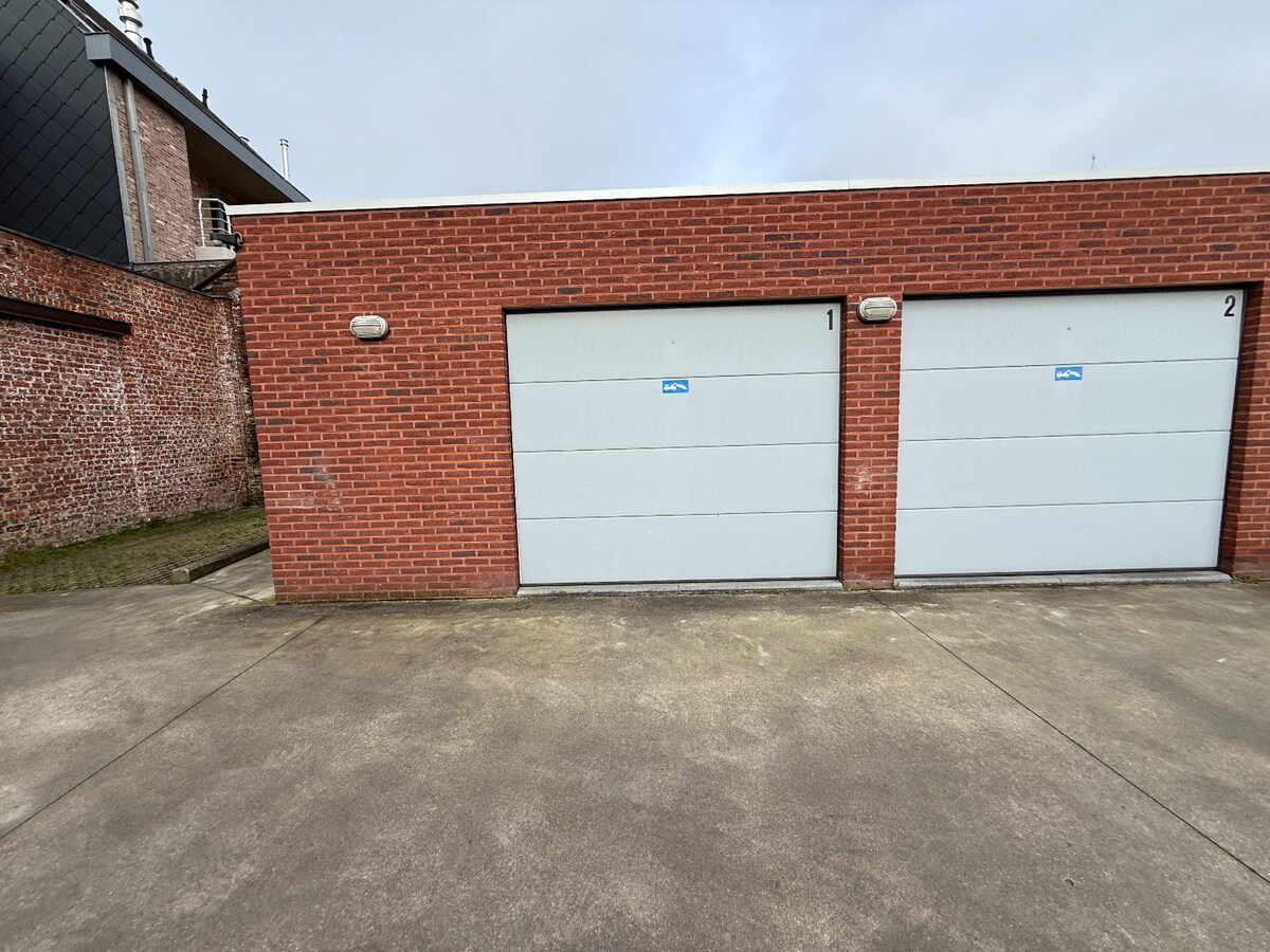 Afzonderlijke gemetste garage te huur in centrum Roeselare 