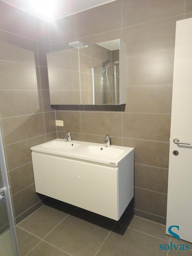 Appartement met 2 garageboxen 