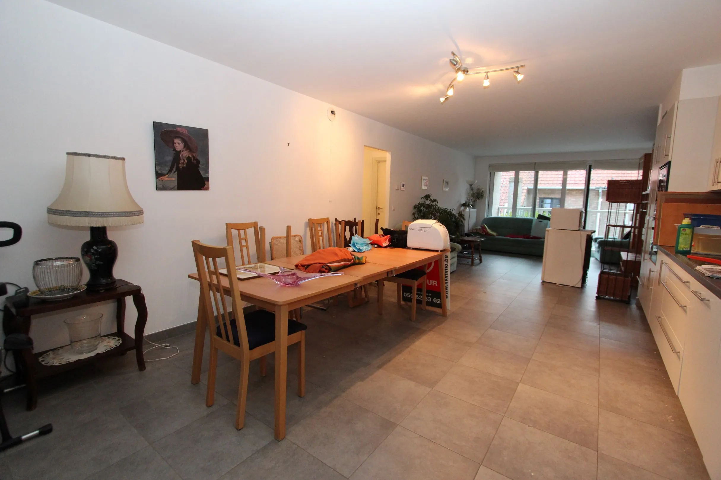 Prachtig ongemeubeld appartement met twee slaapkamers, zeer rustig gelegen, nabij de Lippenslaan. 