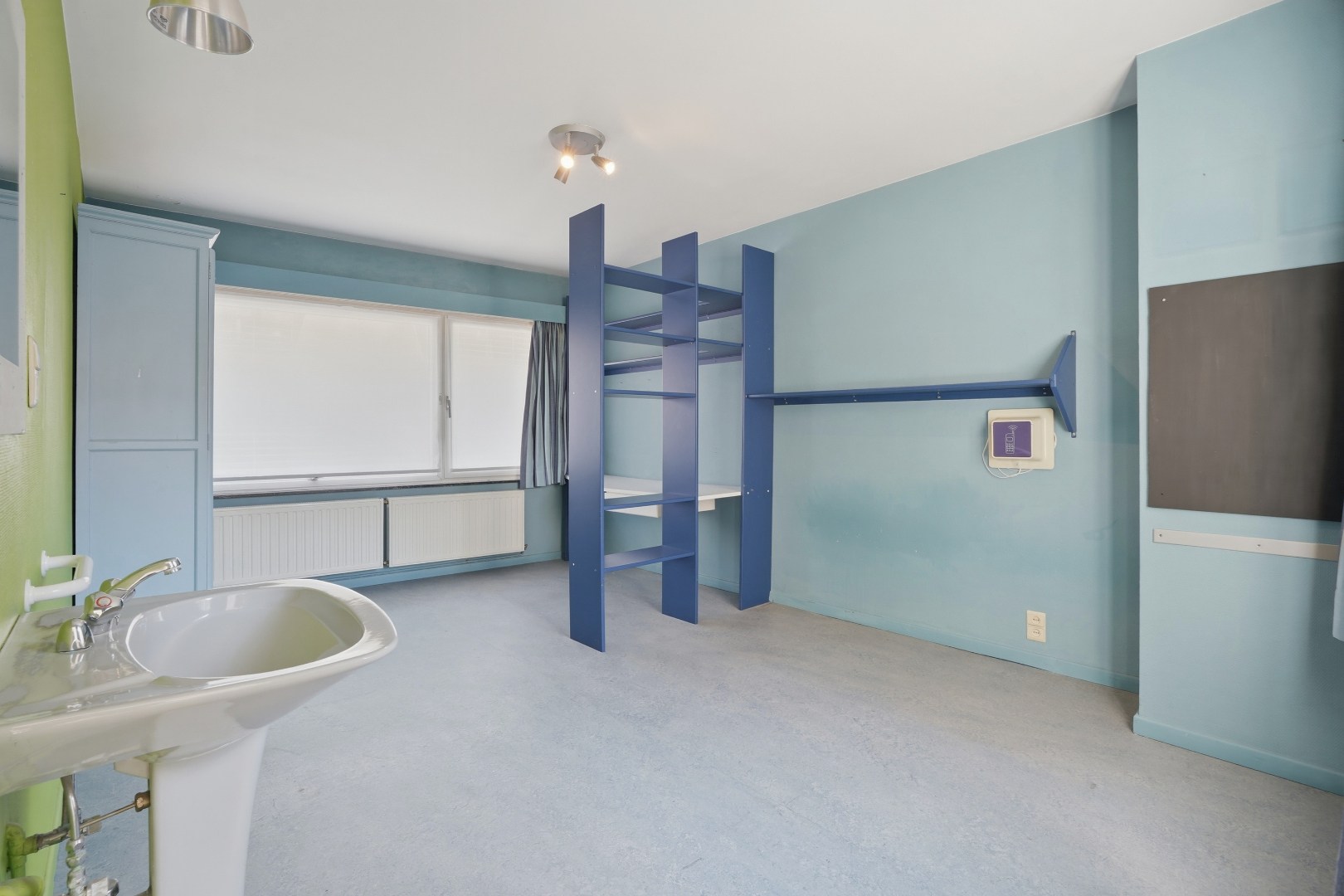 Multifunctionele woning met handelsruimte in hartje Veurne. 
