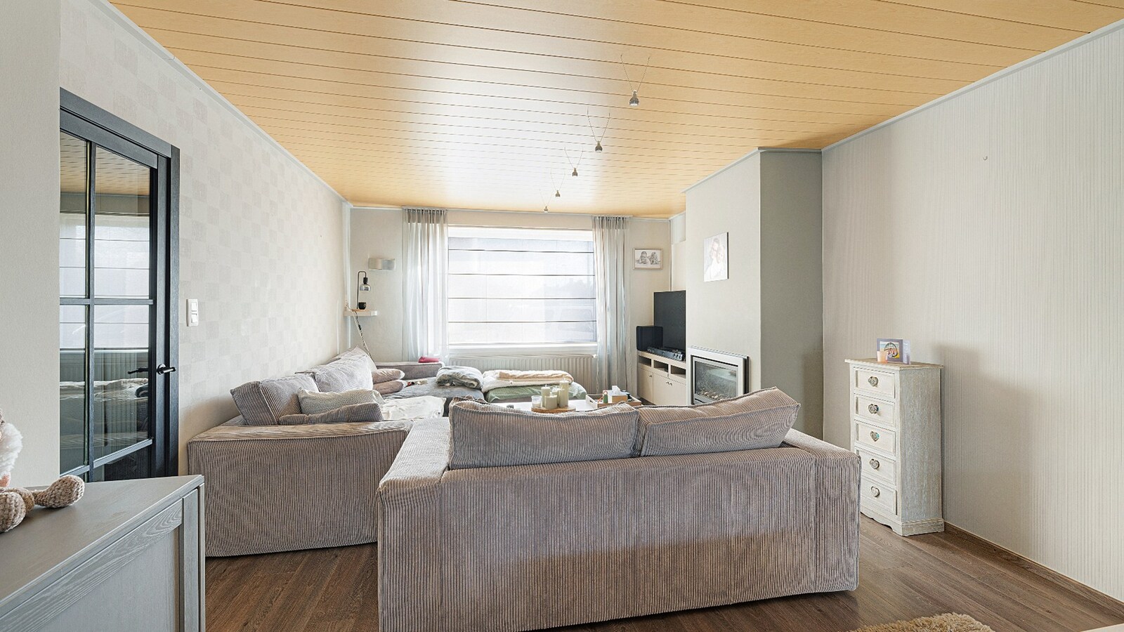 Instapklare en ruime gezinswoning met dubbele garage in het hart van Zeebrugge. 