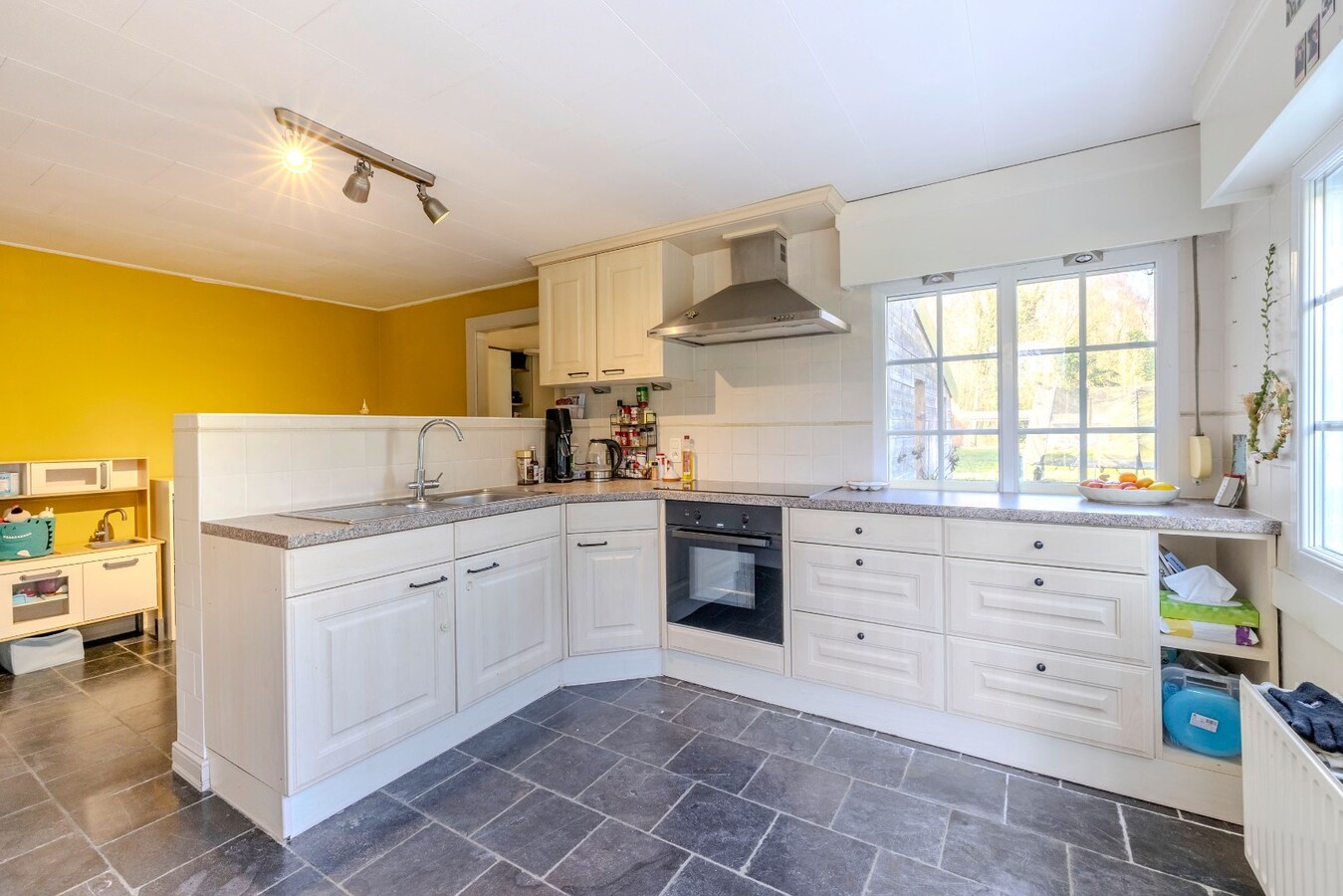 Instapklare woning met ruime tuin en 3 slpks - toplocatie 