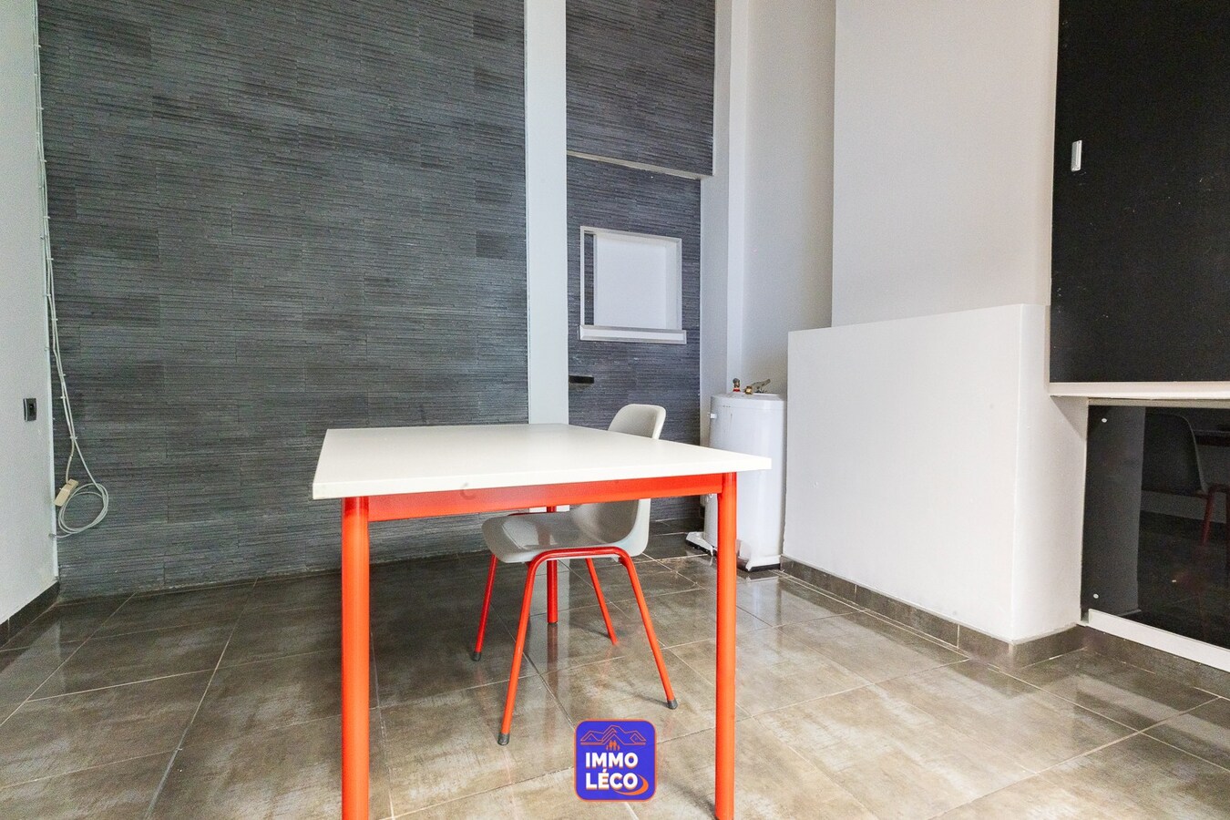 Maison de commerce avec habitation et jardin, en plein centre-ville, très beaux volumes ! 