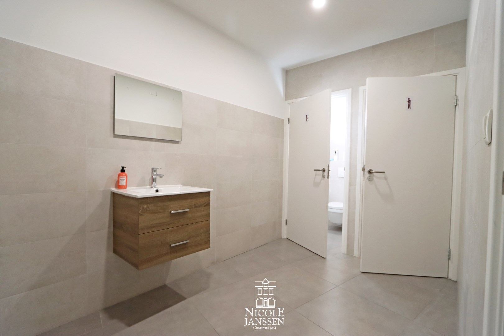 Gelijkvloers handelspand/kantoorruimte 