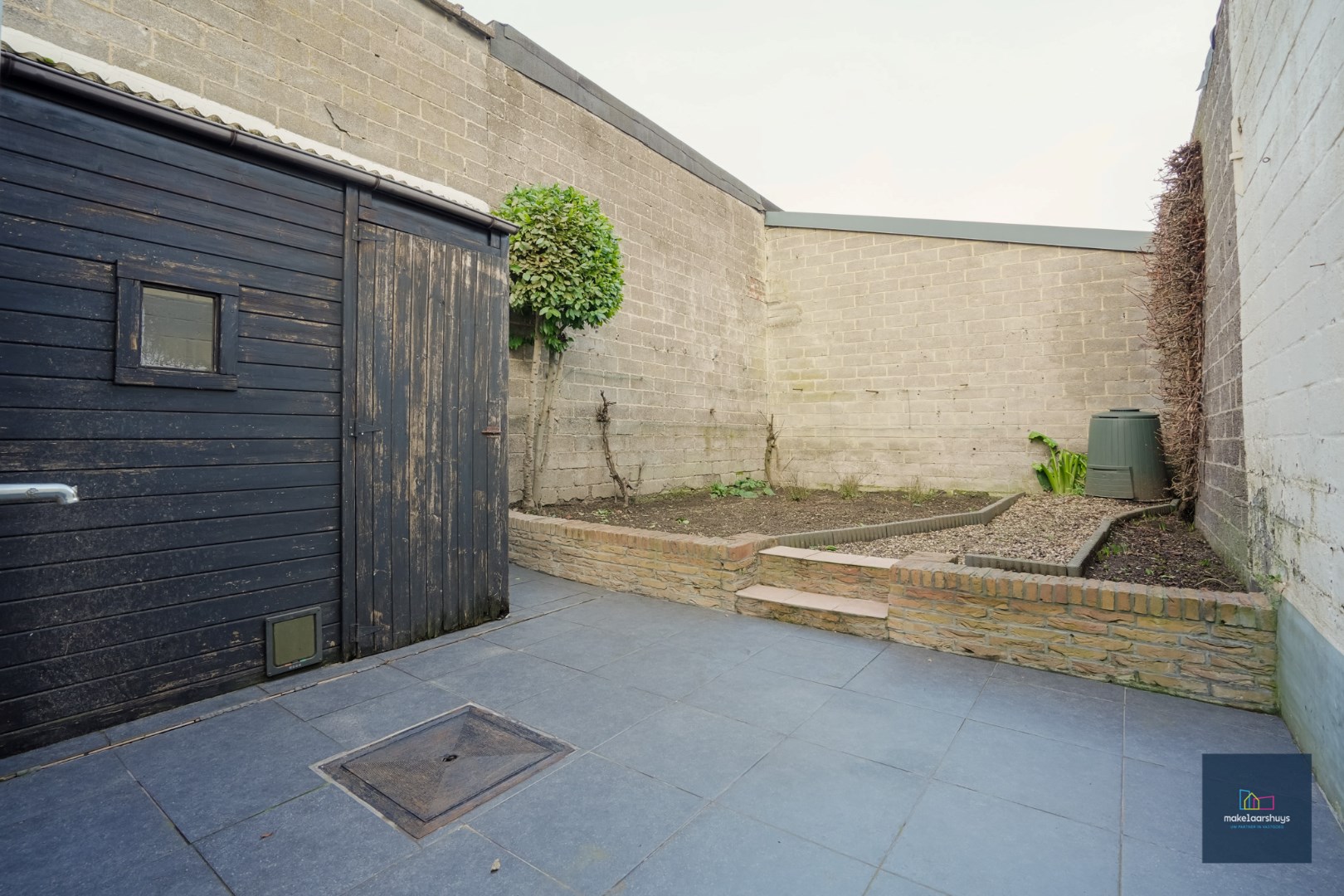 VERKOCHT !!! Te renoveren woning met aangename buitenruimte 