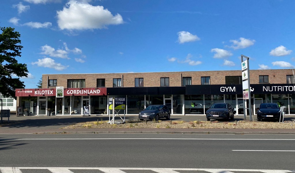 Showrooms te huur op zichtlocatie langs N9 in Lievegem