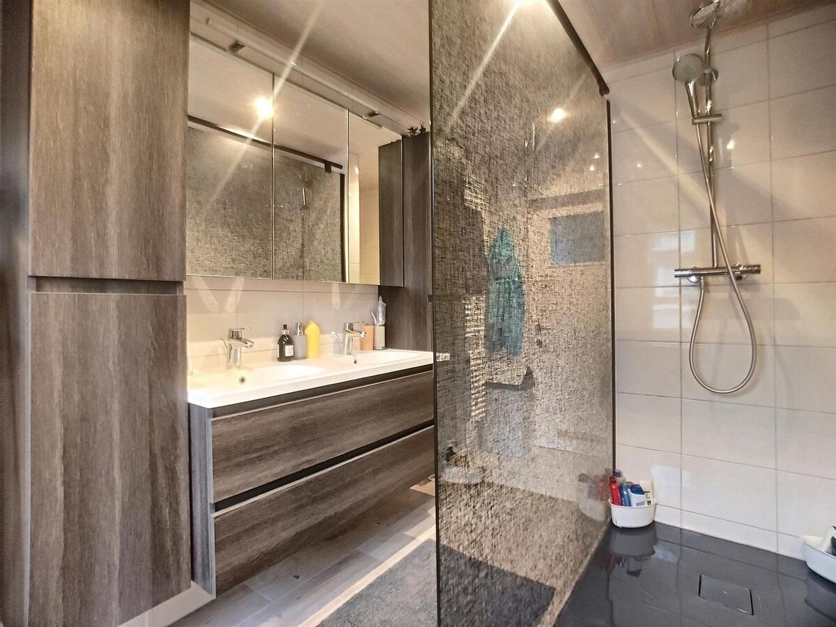 Grote gezinswoning met aangenaam zonneterras - Heist 