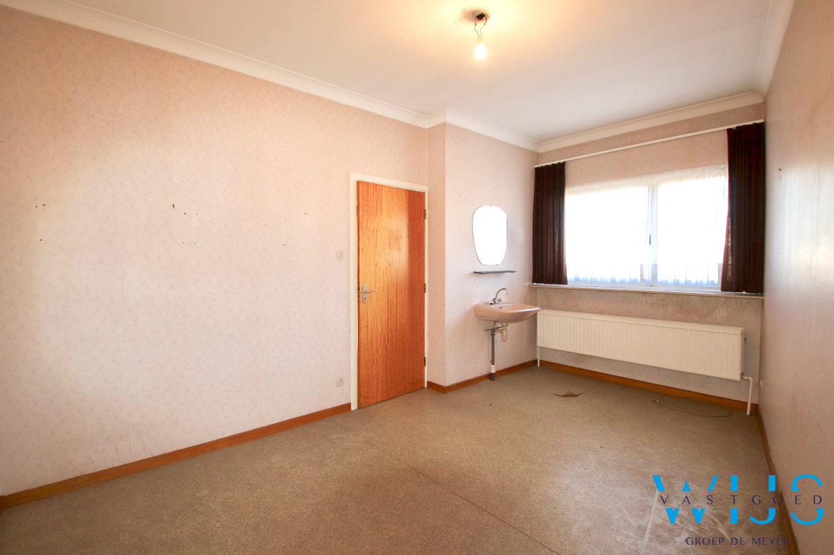 Te renoveren gezinswoning op een zonnig perceel van 1184m² te Wachtebeke ! 