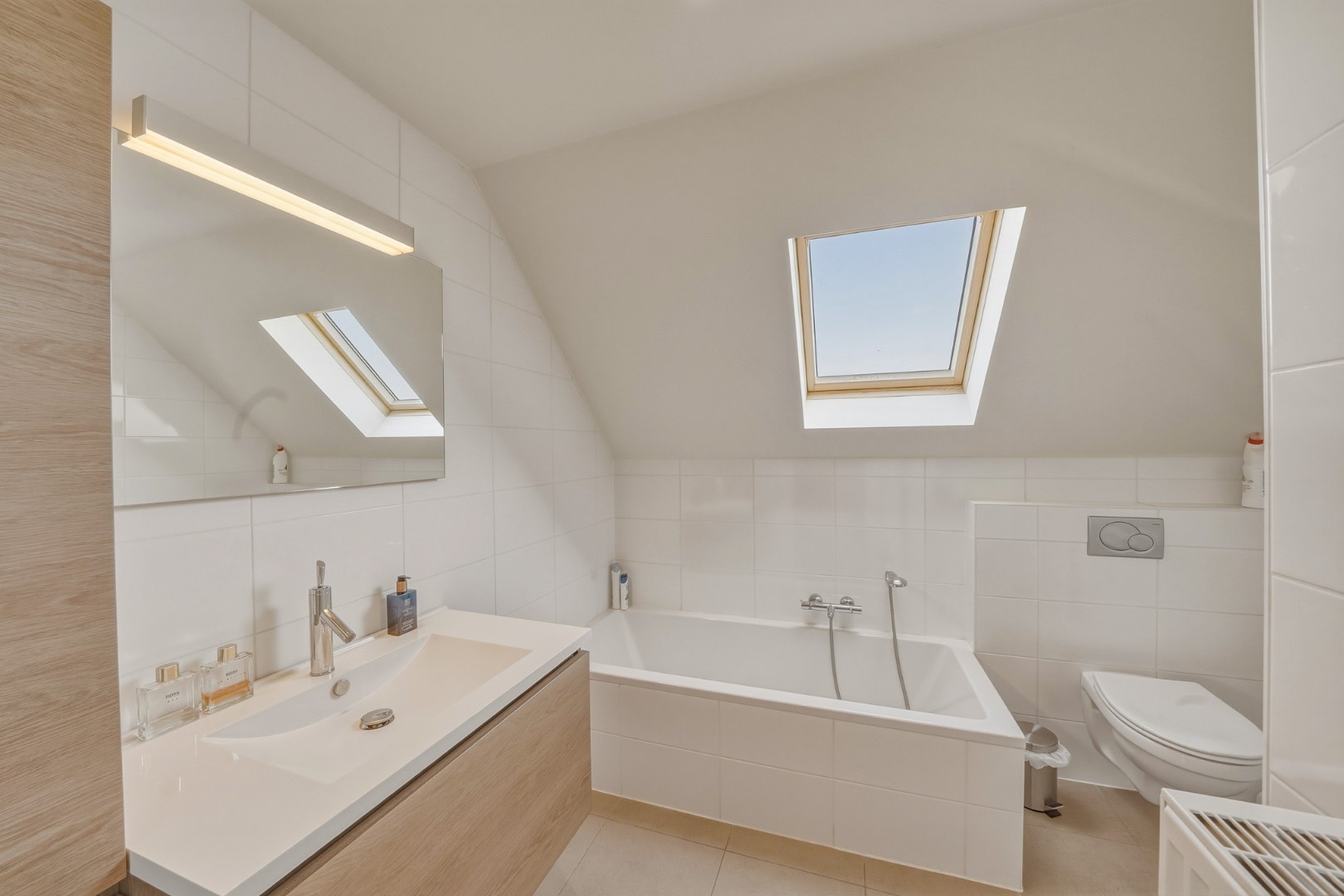 Instapklare recente woning met zeer ruime garage en tuin in Oudenburg 