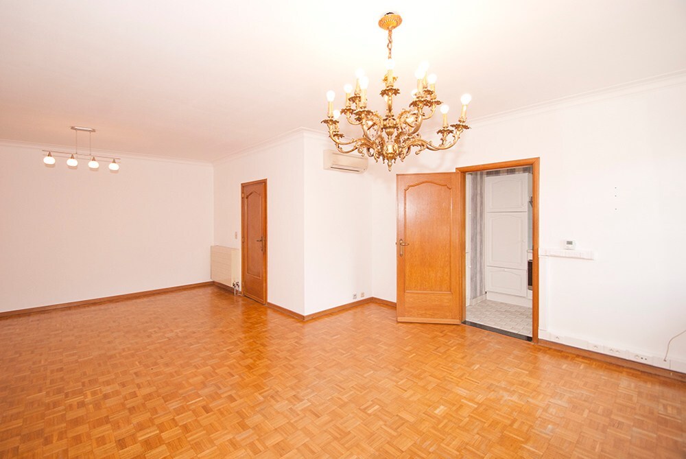Ideaal gelegen appartement met 3 slaapkamers en lift 