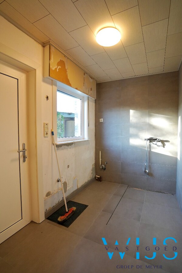 Halfopen bebouwing op mooi perceel van 951 m² te Oosteeklo 