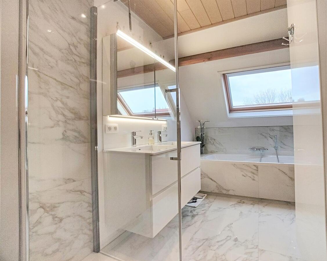 Kwalitatieve duplex op centrale ligging - Heist 