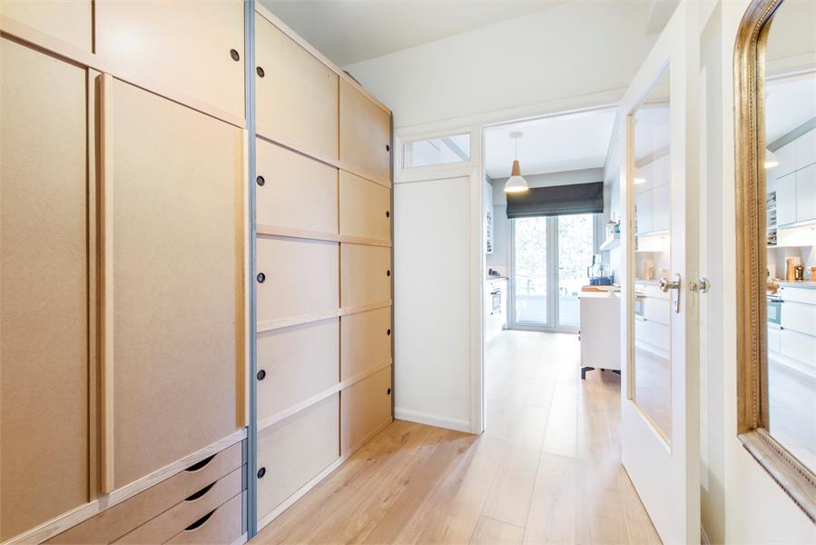 Eigentijds, volledig gerenoveerd appartement nabij Sint-Pietersstation 