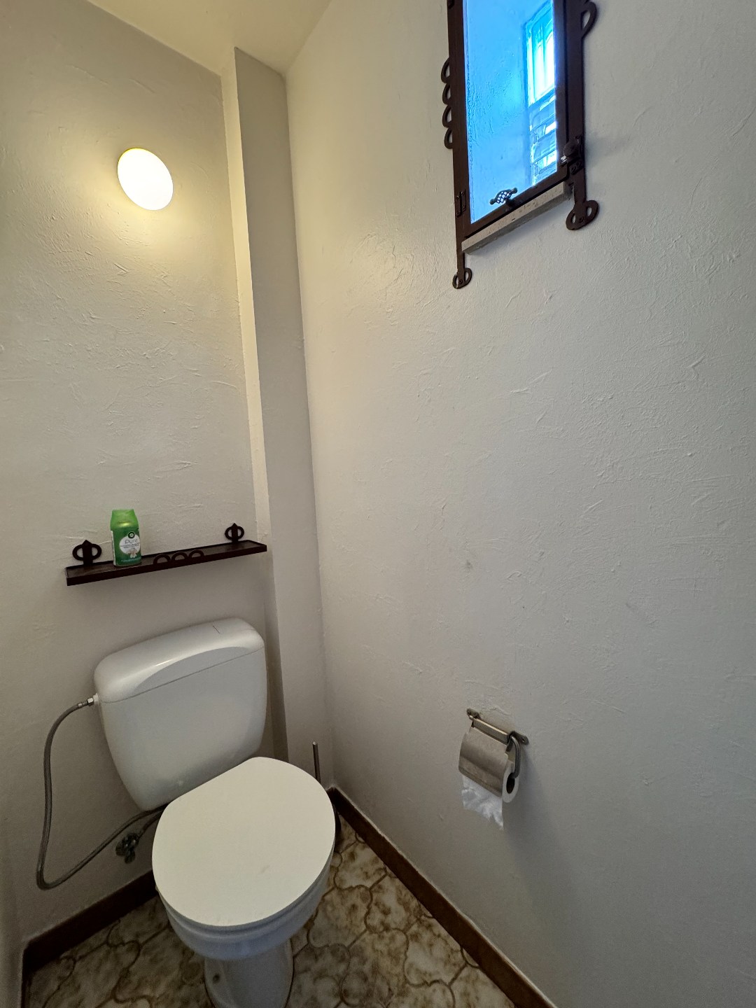 Verzorgde halfopen woning met 3 slaapkamers in rustige doodlopende straat. 