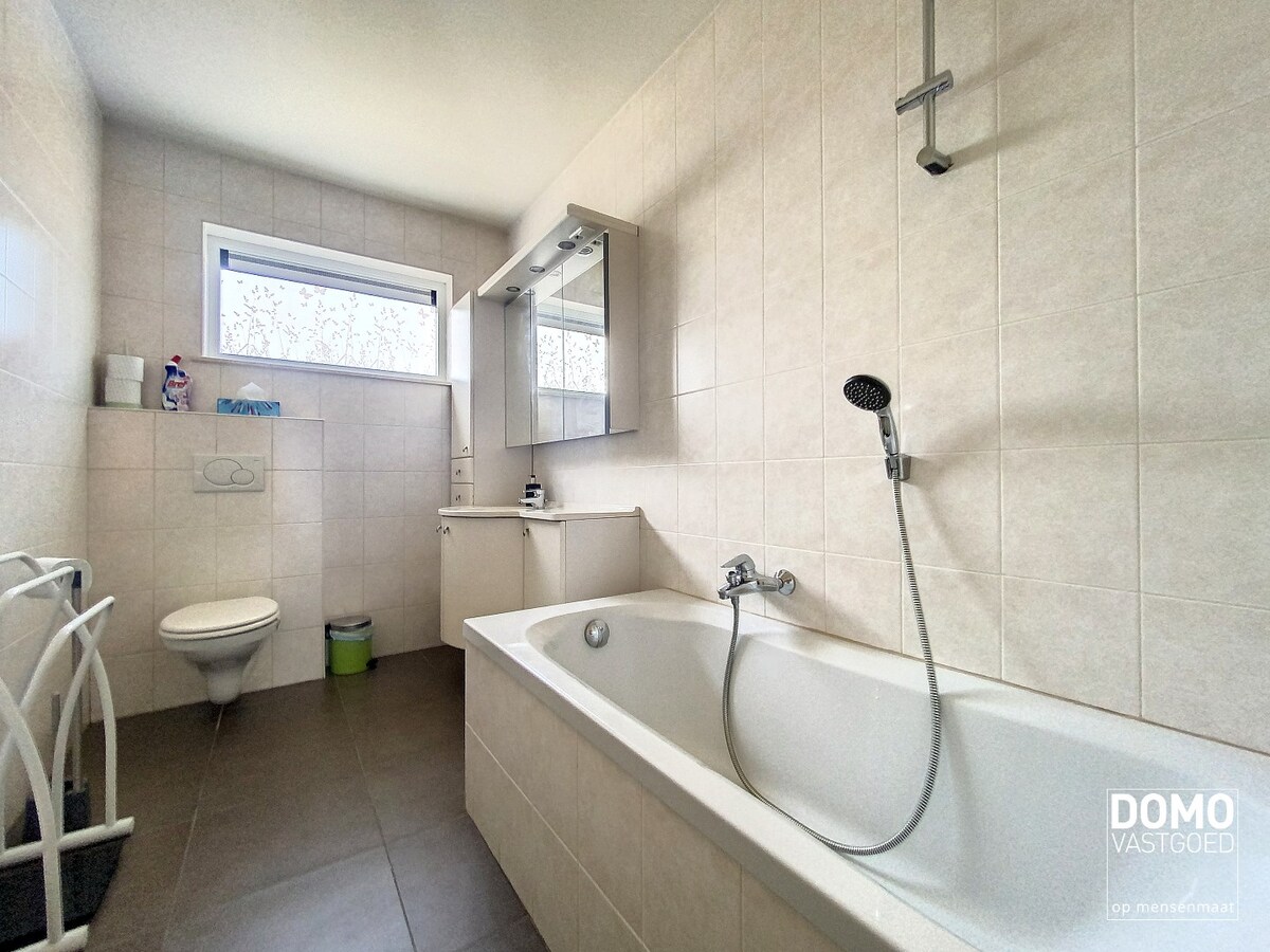 Ruime woning met tuin, garage en 3 slaapkamers vlakbij centrum Hasselt 