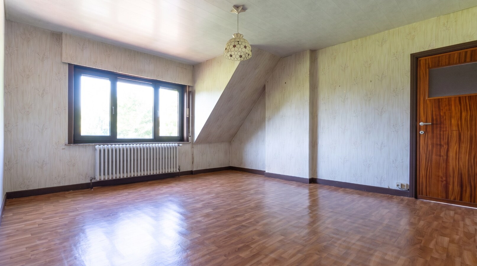 3 façades avec garage et jardin, EXCELLENT POTENTIEL ! 