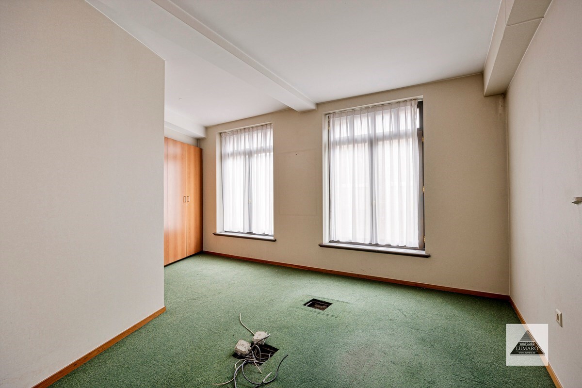 Burgerhuis 'Den Golden Naegel' - aan de Markt - lift - overdekte parking - IN PRIJS VERLAAGD! 