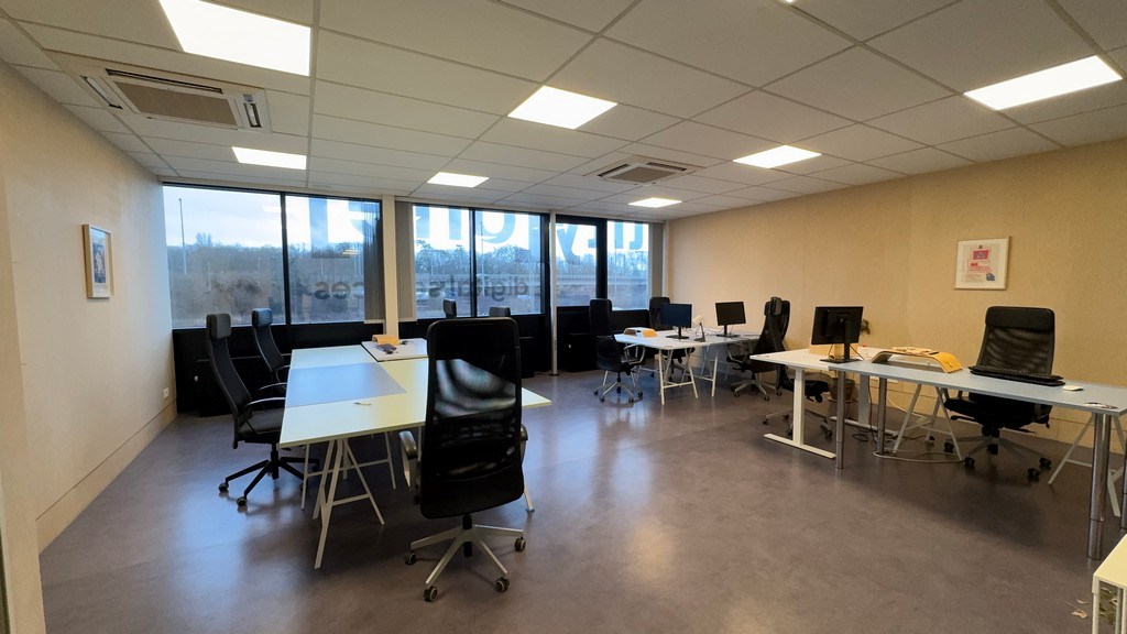 Strategisch gelegen kantoren te huur vlakbij klaverblad in Gent