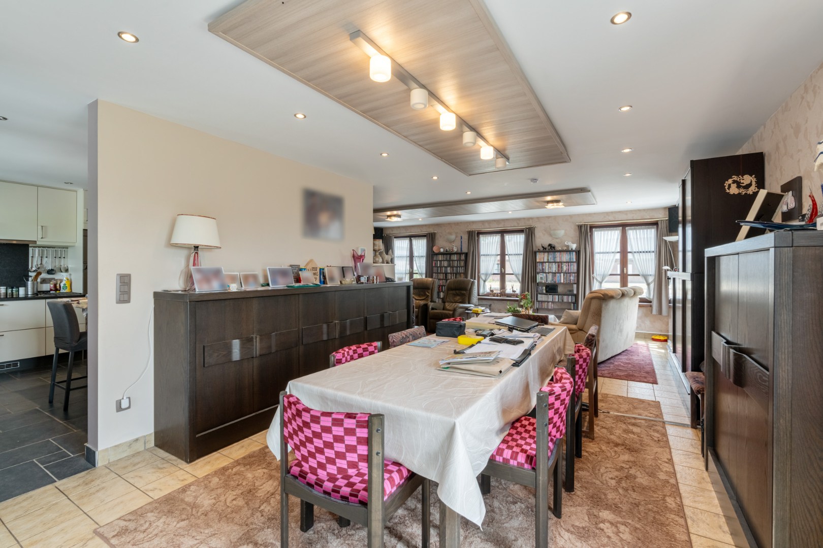 Ruime gezinswoning met 5 slaapkamers en 319 m² bew. opp. te Westerlo! 