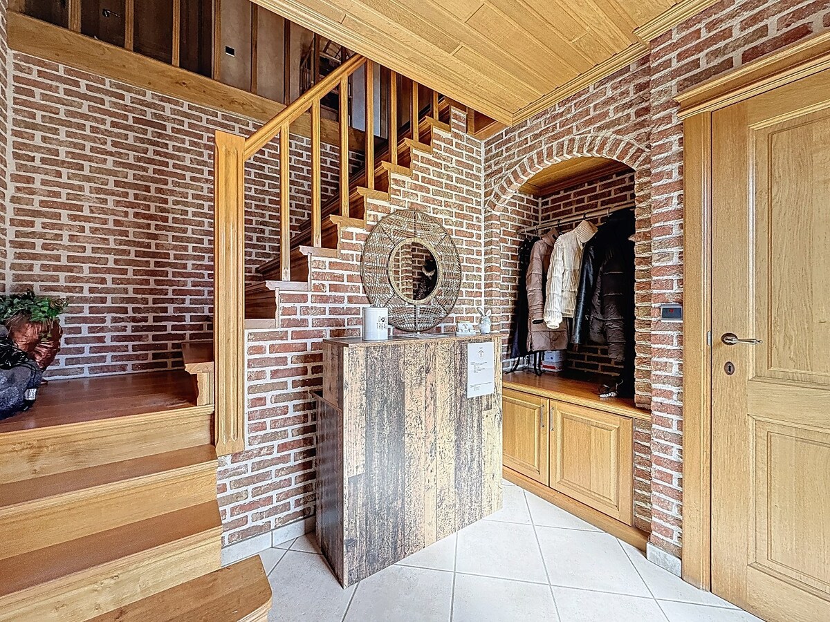 Ruime HOB met veel opslagruimte/garage te Zwalm 