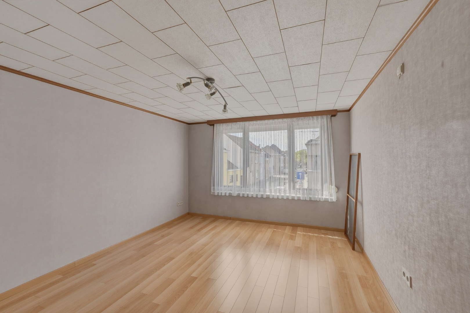 Ruime handelswoning met potentieel te Bredene 