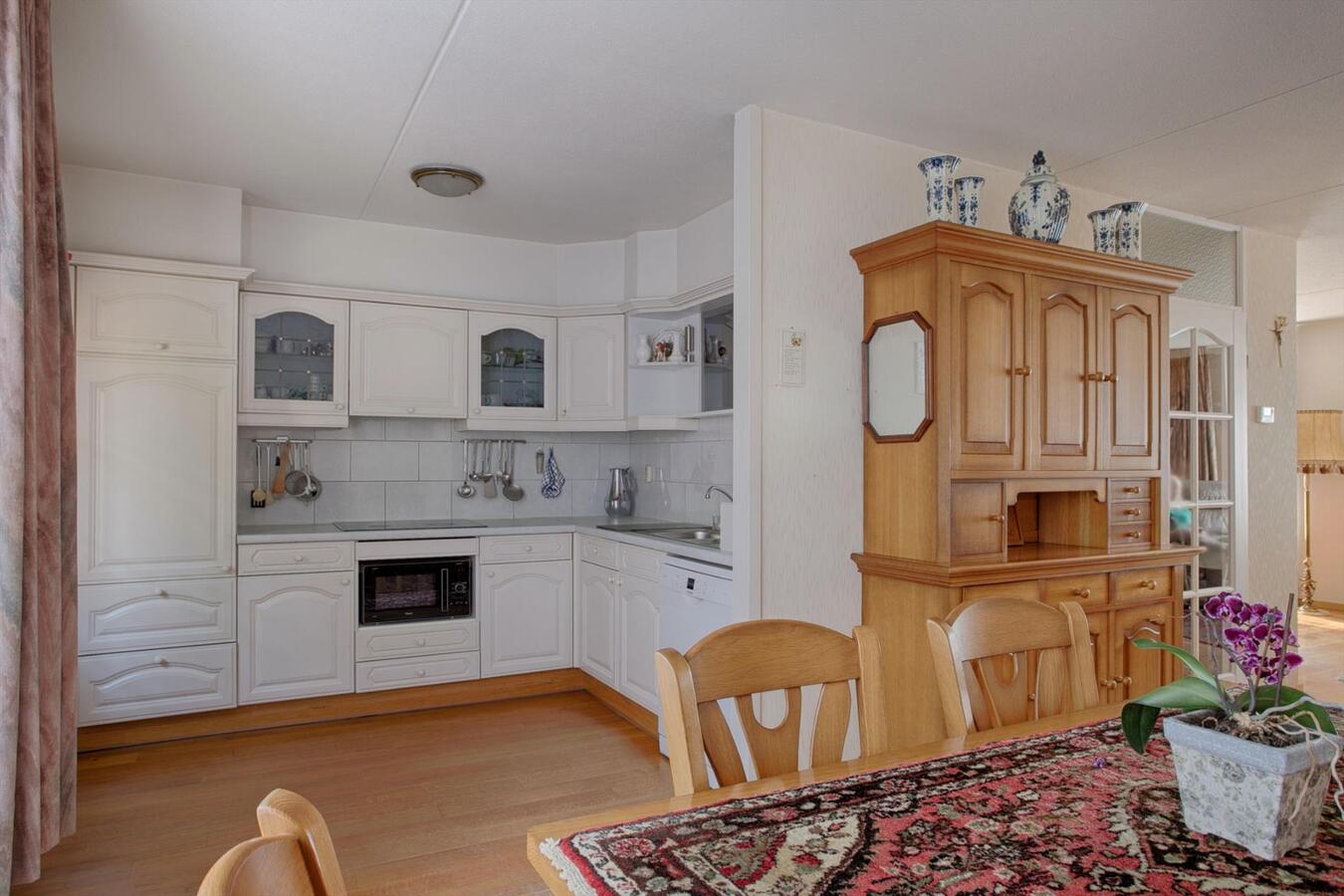 Halfvrijstaande woning met garage/carport gelegen op 275 m2 aan de Prs. Marijkestraat 7 te Bergeijk. 