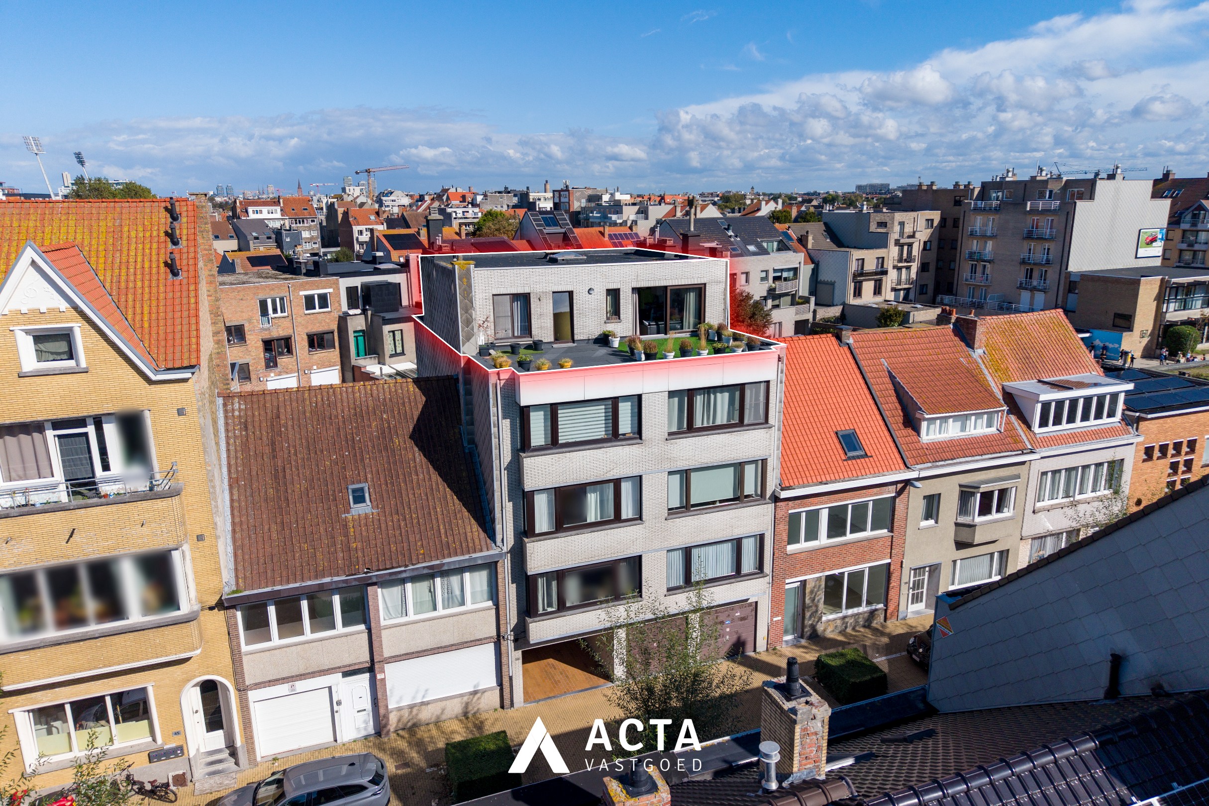 Dakappartement met zonnige terrassen in Mariakerke 