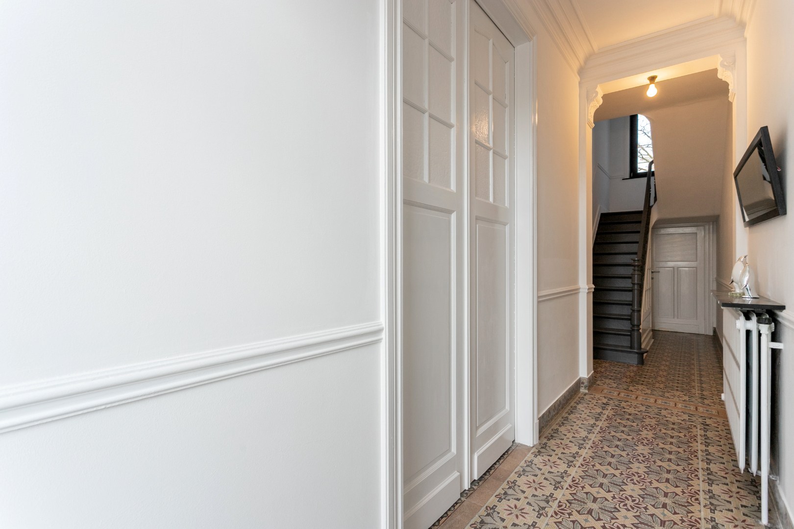 Handelshuis met woongedeelte, garage en tuin 