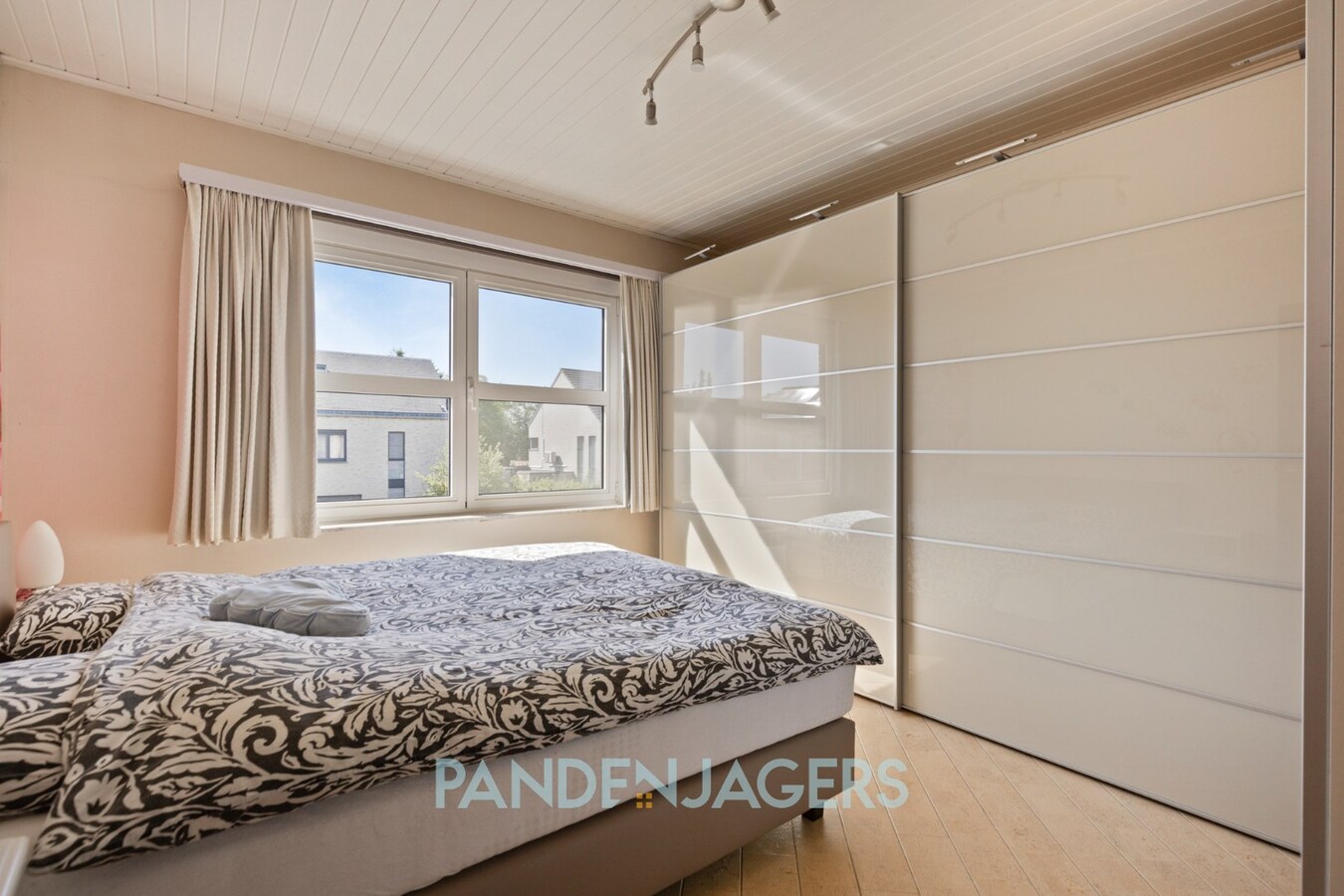 Lichtrijke halfopen bebouwing op toplocatie te Lint 