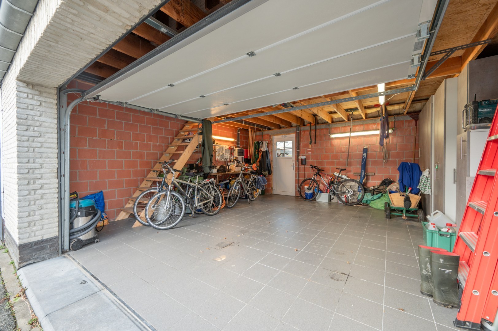 Prachtige en zéér ruime woning met kwaliteitsvolle afwerking 