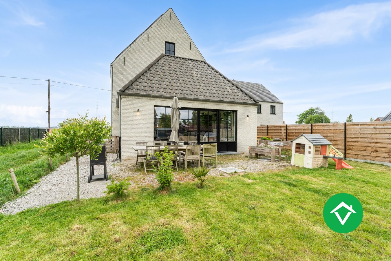 Alleenstaande woning met 5 slaapkamers te Zarren 