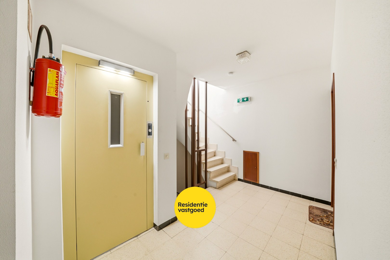 Op te frissen appartement met zicht op het Sint-Catharinaplein in Oostende 