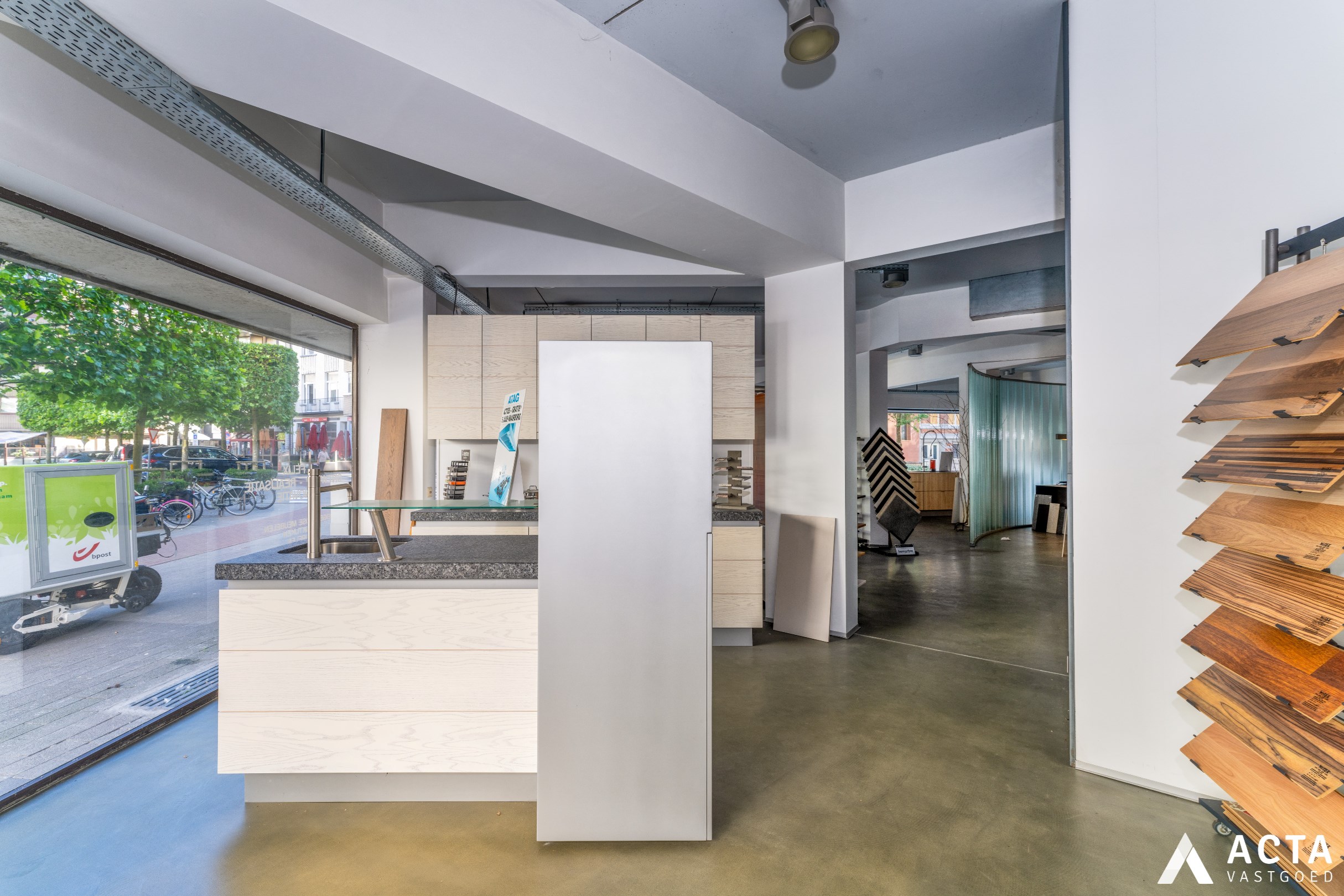 Uitstekend gelegen handelspand met uitzonderlijke visibiliteit 