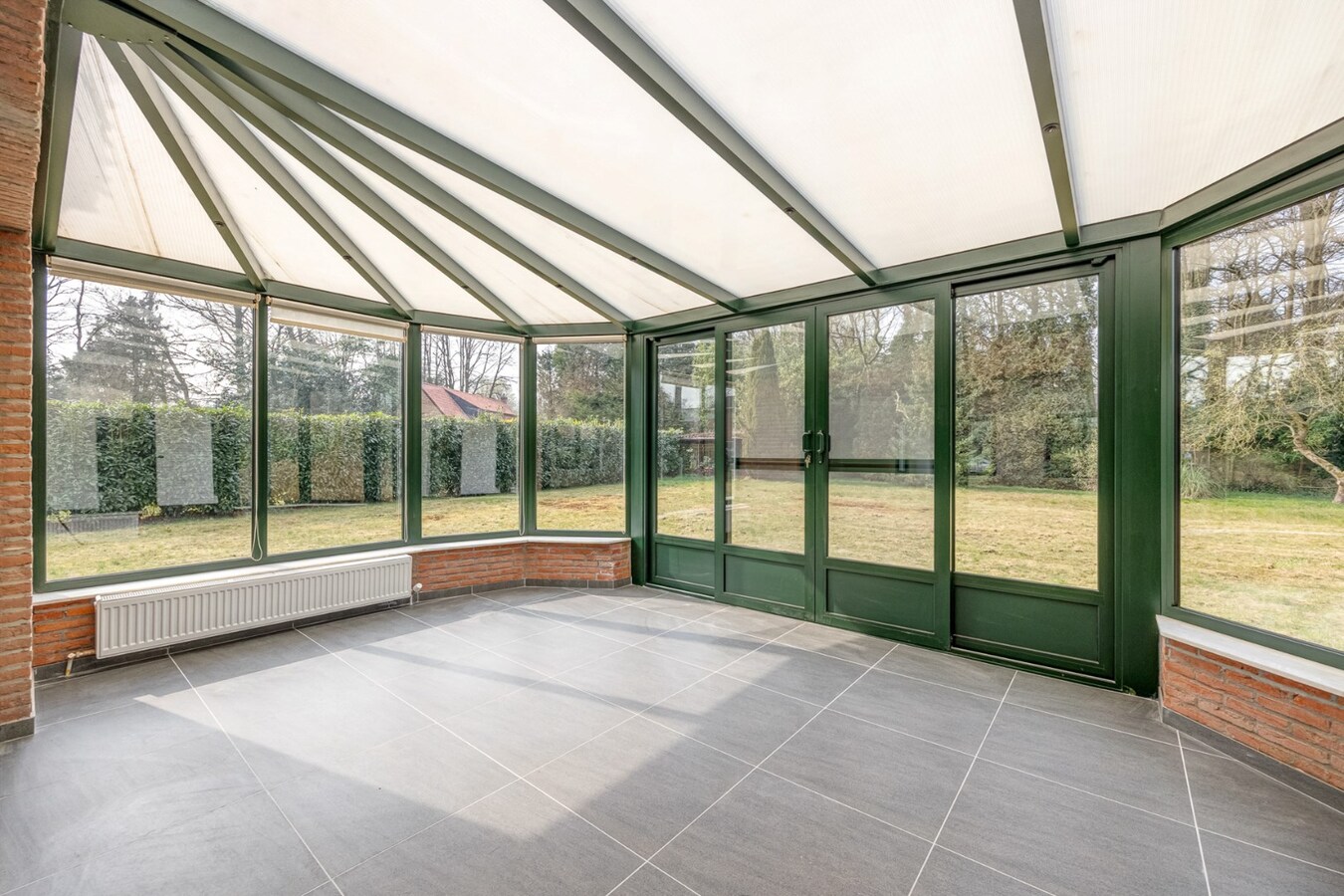 Landelijke, gerenoveerde woning met 4 slaapkamers op perceel van 2.322 m² 