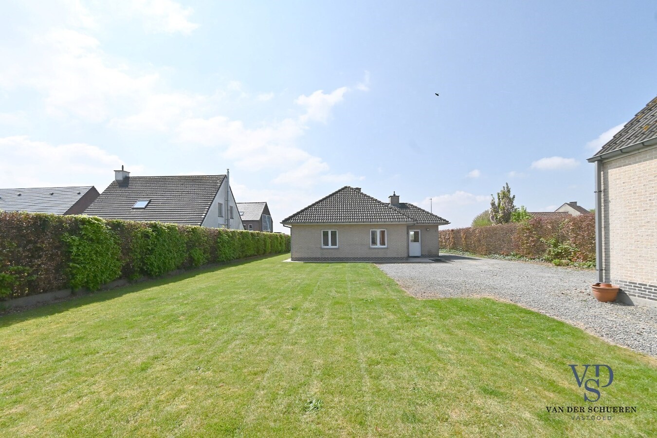 Bungalowwoning met afzonderlijke garage 