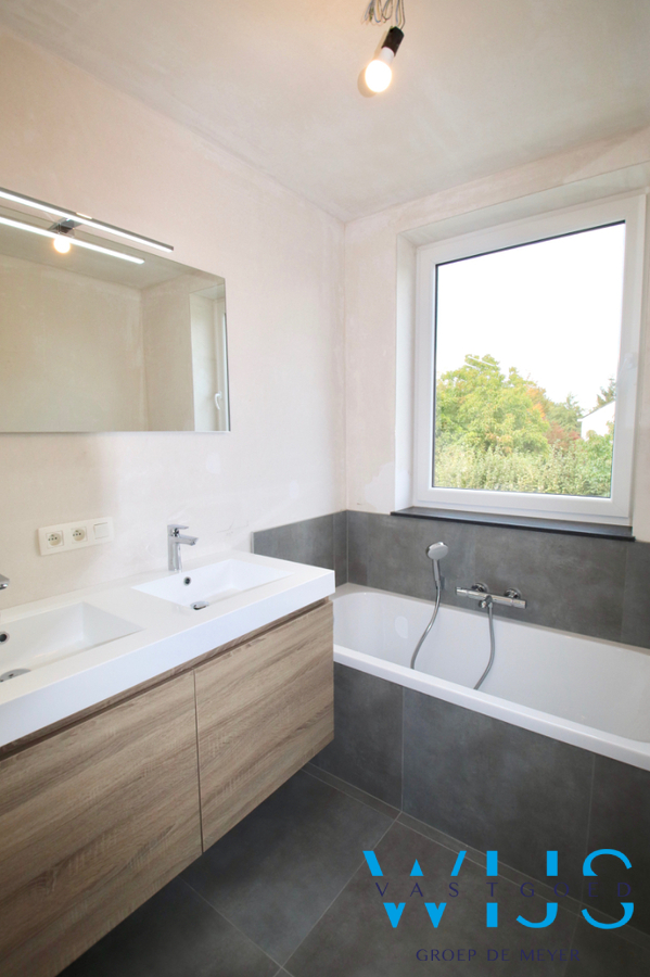 Tijdloze nieuwbouw met 4 slaapkamers te ERTVELDE ! 