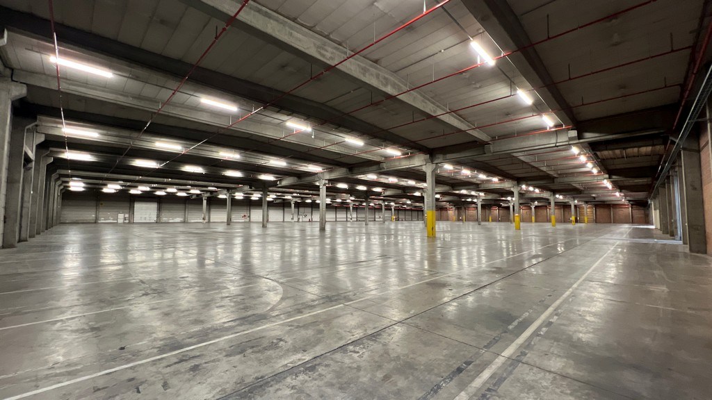 Opslagloodsen met buitenruimte te huur vlakbij afrit E17 in Sint-Niklaas