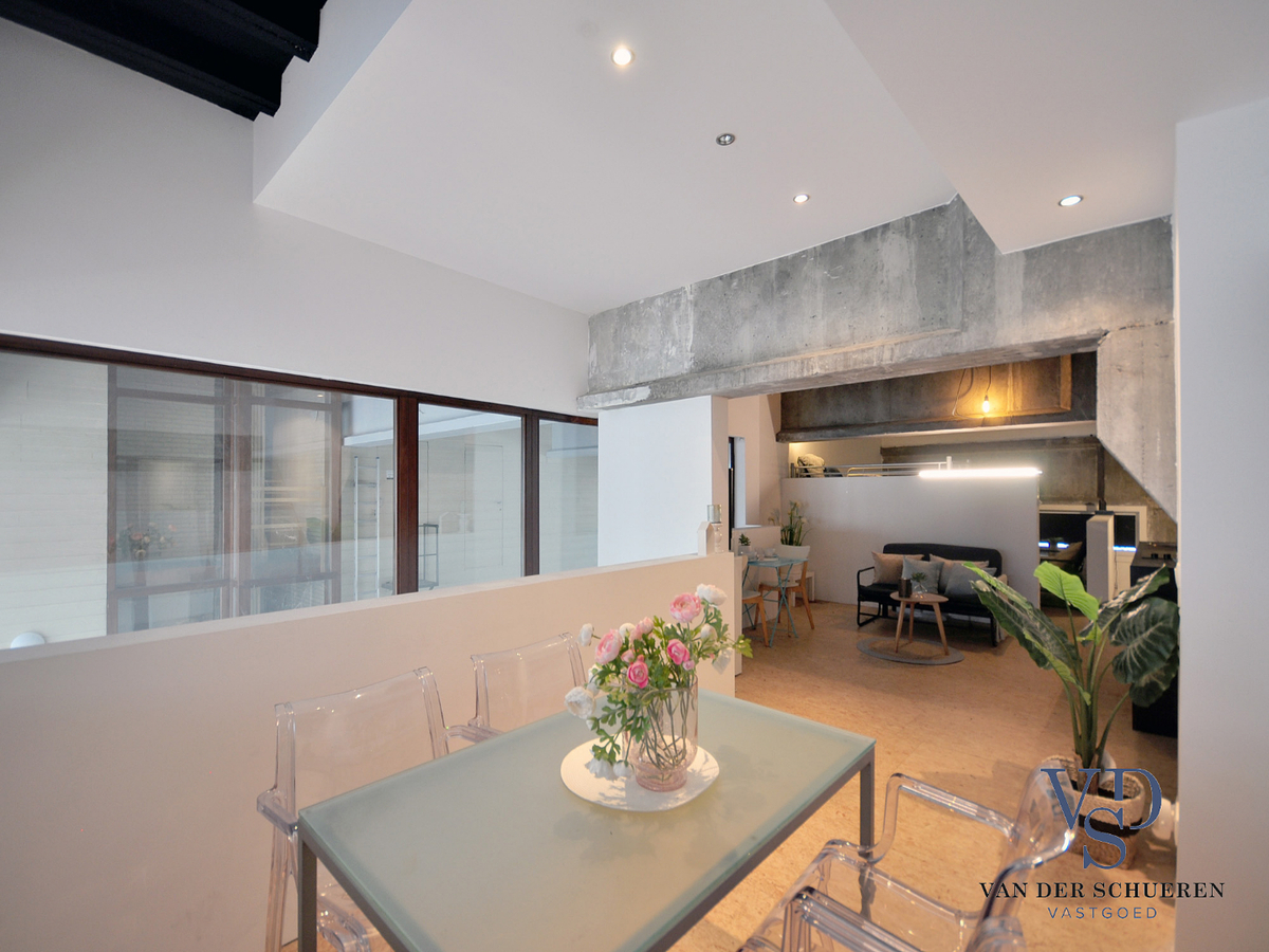 Eigentijdse loft voor wonen en werken. Opportuniteit als investeringspand ! 