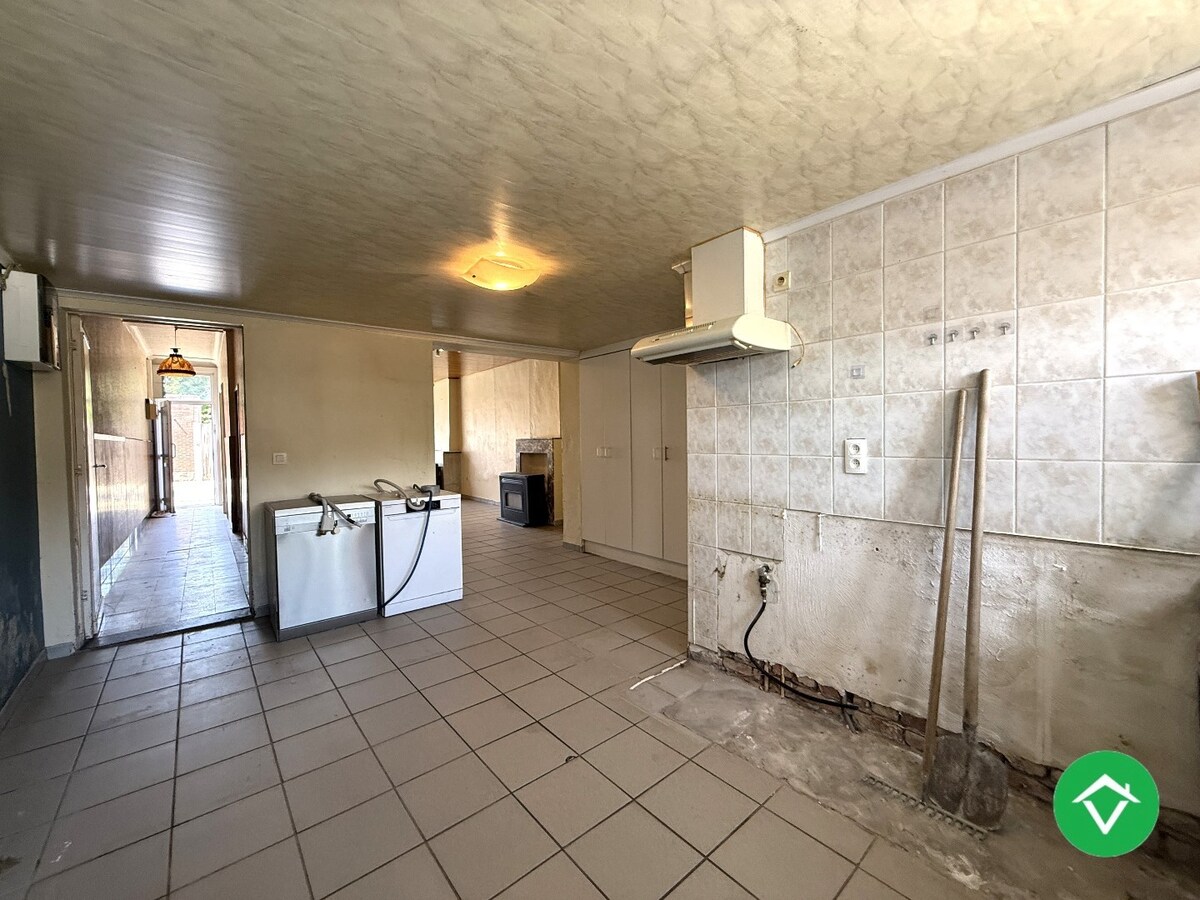 Op te frissen rijwoning met 3 slaapkamers en tuin in centrum Staden 