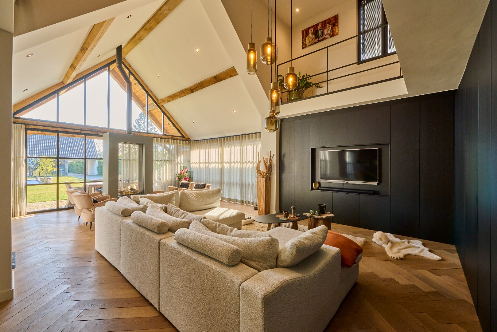 Leefruimte met visgraatparket