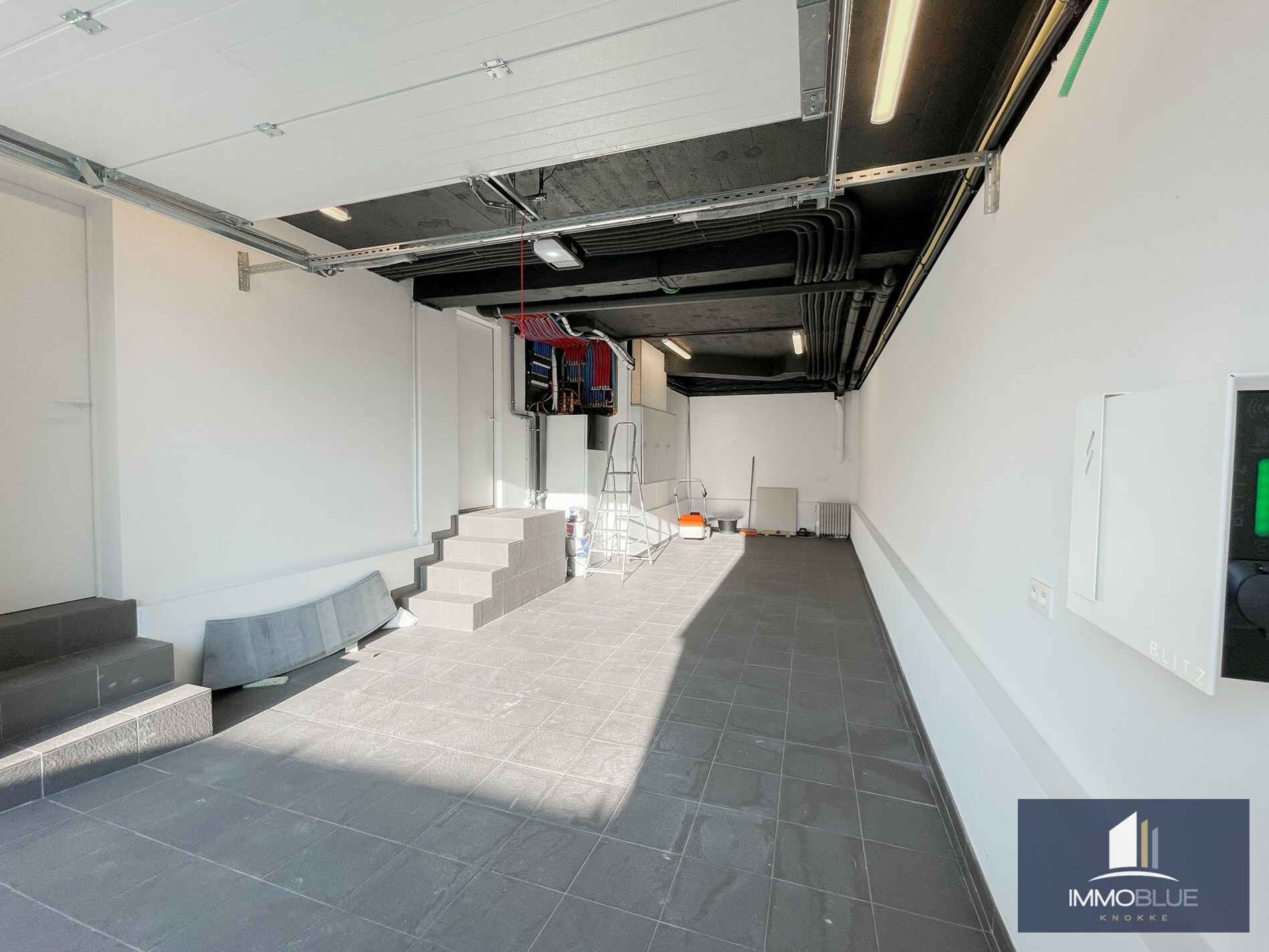 Exclusieve villa: Uitzonderlijk volledig gerenoveerde villa met frontaal zeezicht. 