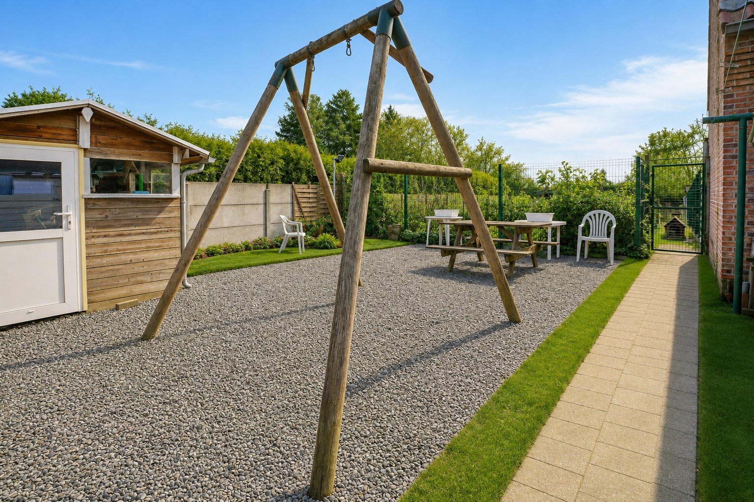 Alleenstaande woning met veel potentieel op 655m² te Houthulst. 