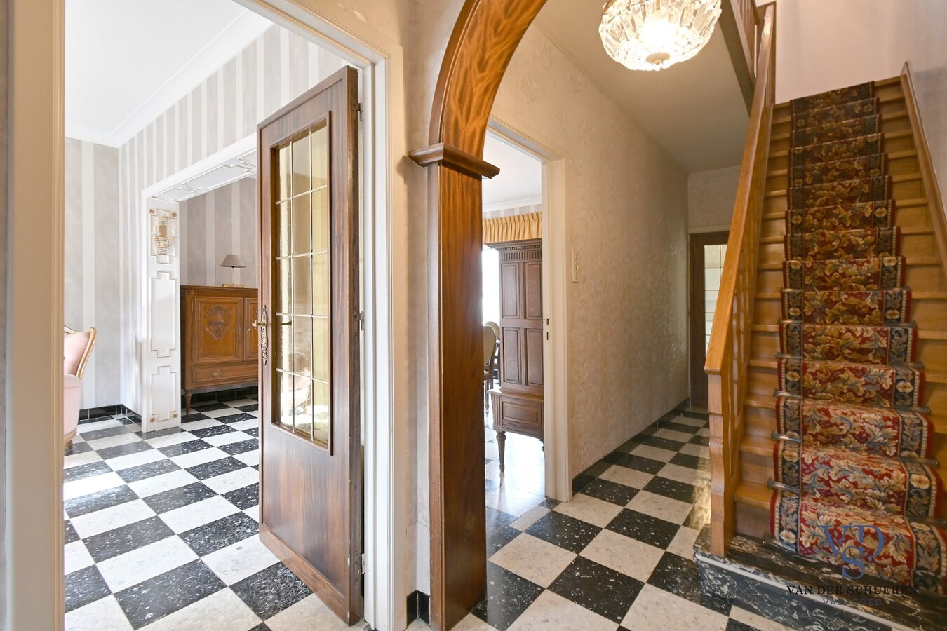 Half Open gezinswoning met potentieel 